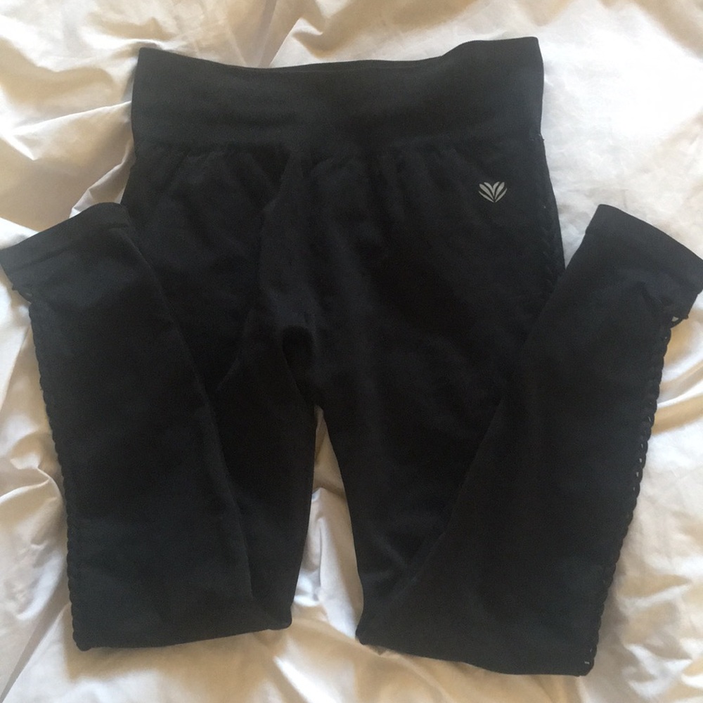 Forever 21 black leggings